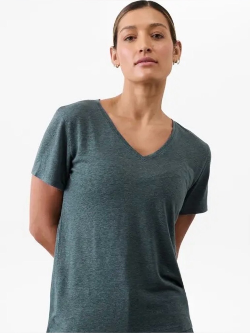 Athleta Getaway Linen Blend V-Neck Tee in Eden size Medium